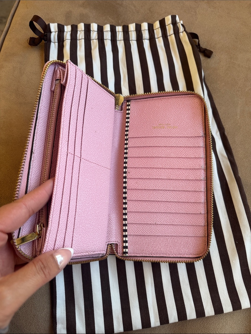 Henry bendel pink wallet with dust bag - Picture 3 of 6